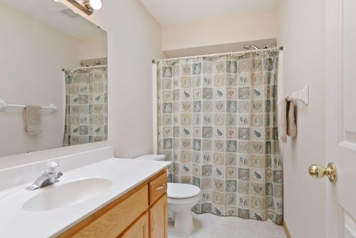 2915 Eagle Valley Dr, Saint Paul MN  55129-4266 exterior