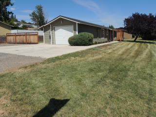 201 81st Ave, Yakima, WA 98908-4129