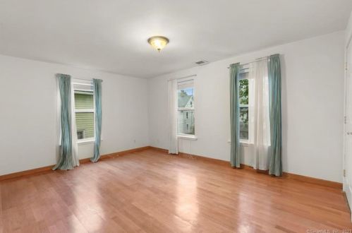 44 Cliff St, Huntington CT  06484-3003 exterior