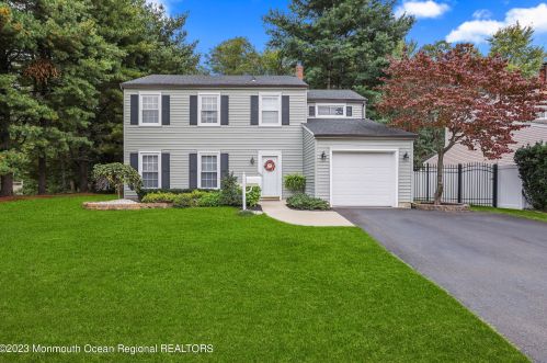 10 Templer Way, Hazlet, NJ 07730-1605