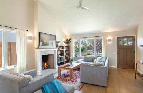 1476 Azalea Dr, Carpinteria, CA 93013-1336