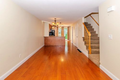 225 Fox Hollow Dr, Hudson NH  03051-4881 exterior