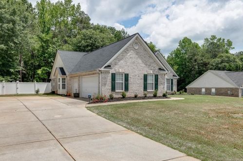 246 Blue Grass Dr, Jefferson GA  30549-8314 exterior