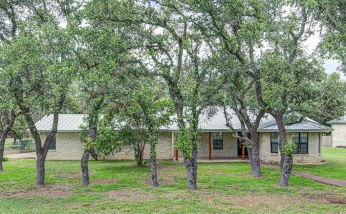 616 Meadow Oaks Dr, Mount Sharp, TX 78620-3625