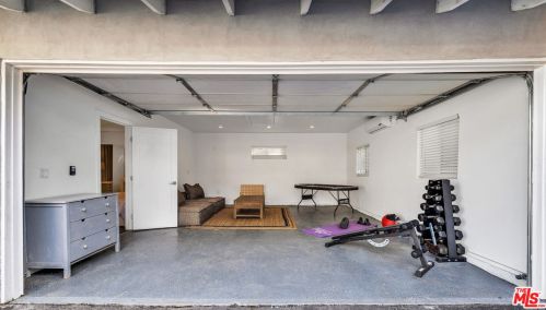 6222 Altura Ave, Glendale CA  91214-2325 exterior