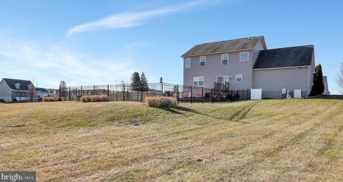 67 Tinning Ct, Hedgesville WV 25427-7367 exterior