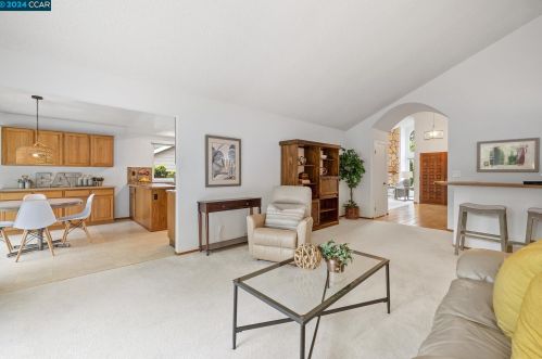 404 Saddlebrook Ln, Concord CA  94523-1614 exterior