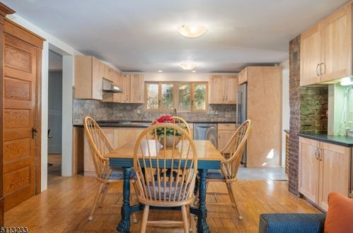 343 Quaker Church Rd, Dover, NJ 07869-1322