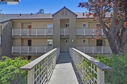 661 Royston Ln, Hayward, CA 94544-6773
