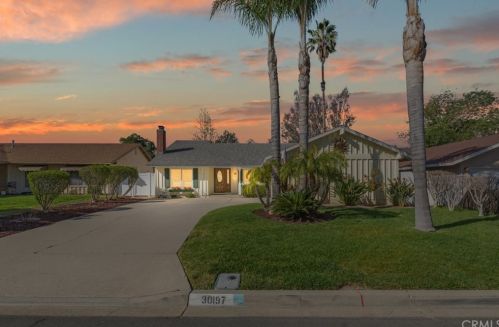 30197 Mira Loma Dr, Temecula, CA 92592-2127