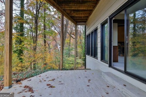 120 Huntcliff Pt, Atlanta GA  30350-1601 exterior