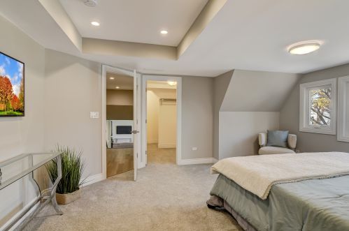 284 Middaugh Rd, Willowbrook IL  60514-1065 exterior