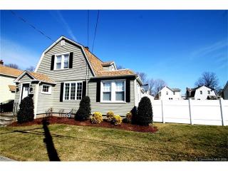 39 Berwyn St, Milford, CT 06461-4011