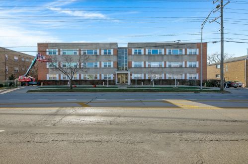 4949 Church St, Skokie, IL 60077-1294