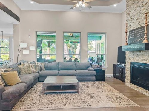 21611 Chenango Lake Dr, Angleton TX 77515-6664 exterior