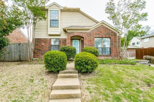 1918 Meadowview Ct, Carrollton TX  75010-4048 exterior