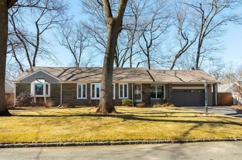 19 Silver Birch Rd, Warwick, RI 02888-5217