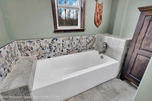18 Francis Mills Rd, East Freehold NJ  07728-7944 exterior