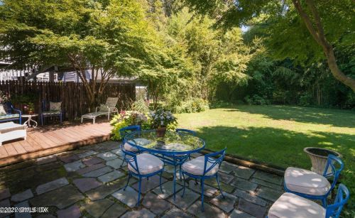 60 Ivy St, Greenwich CT  06830-5955 exterior