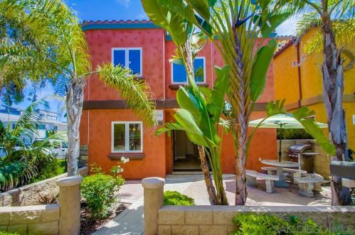 745 Dover Ct, San Diego, CA 92109-8012
