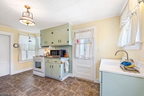 211 Willow Grove St, Hackettstown NJ  07840-1807 exterior