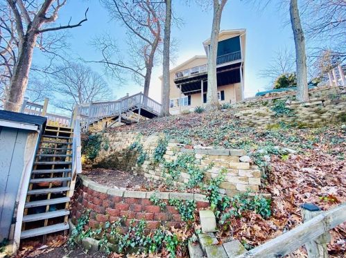 4 Cove View Dr, Quaker Hill CT  06375-1501 exterior