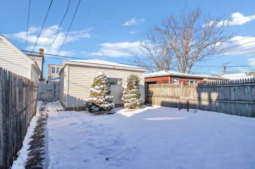 3830 Christiana Ave, Chicago, IL 60618-4418