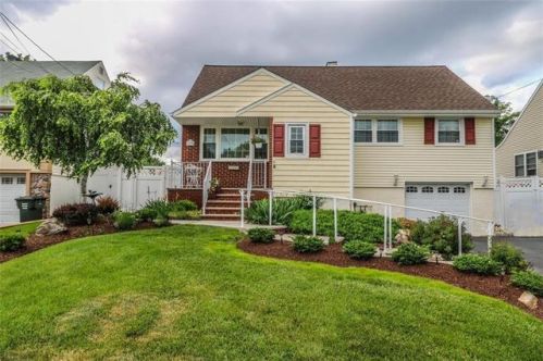 133 Isabelle St, Metuchen, NJ 08840-2803