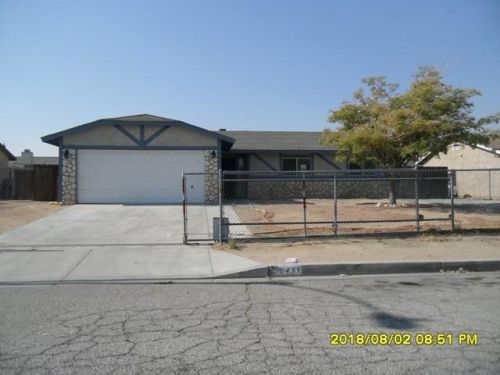10439 Buckboard Cir, El Mirage, CA 92301-2208