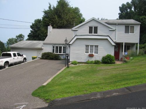 35 Waverly St, Waterbury, CT 06710-1017