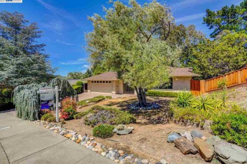 988 Riesling Dr, Pleasanton, CA 94566-7220