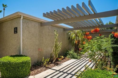 1656 Cerritos Dr, Palm Springs, CA 92264-5035