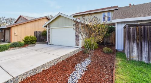 9372 Aizenberg Cir, Elk Grove, CA 95624-1658