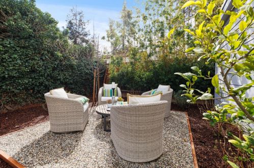 110 Pasa Robles Ave, Los Altos CA 94022-1235 exterior