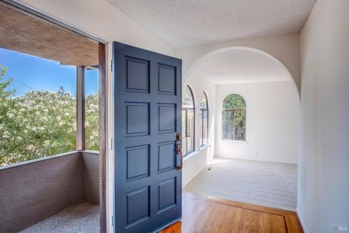 887 Butternut Dr, San Rafael, CA 94903-3125