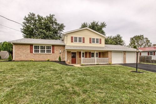 310 Woodlawn Ln, Carlisle PA  17015-4362 exterior