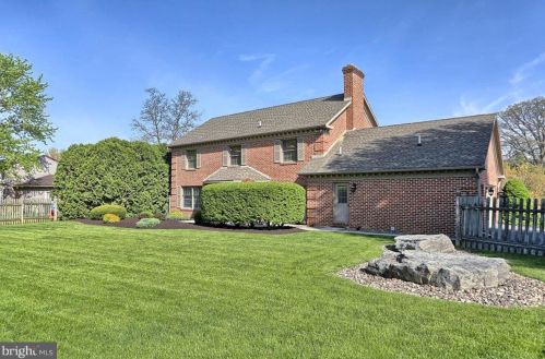 54 Strayer Dr, Carlisle PA 17013-4404 exterior