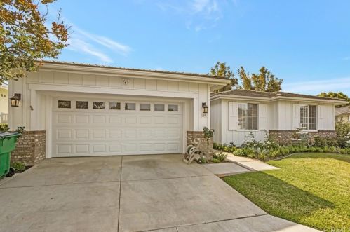 29 Carriage Ln, Santa Ana, CA 92705-2661