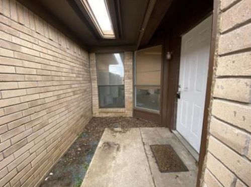 6727 Crestmont Ct, Fort Worth TX  76133-8716 exterior