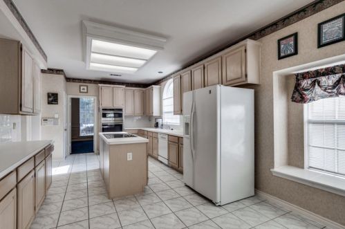 1113 Hunters Crk Dr, Carrollton TX 75007-1112 exterior