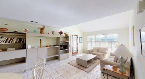 6 Ocean Park Ct, Isle Of Palms SC  29451-2244 exterior