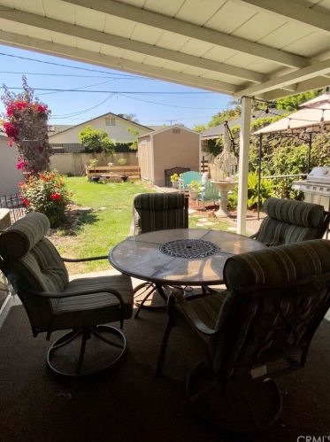 1102 Riviera Dr, Santa Ana CA 92706-1543 exterior