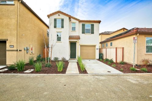 4902 Ocean Ln, Elk Grove, CA 95757-2544