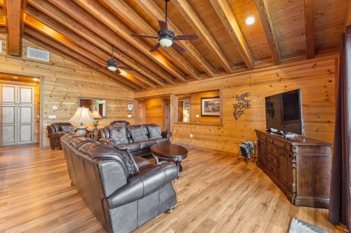 11030 Ski Slope Way, Truckee CA  96161-6603 exterior