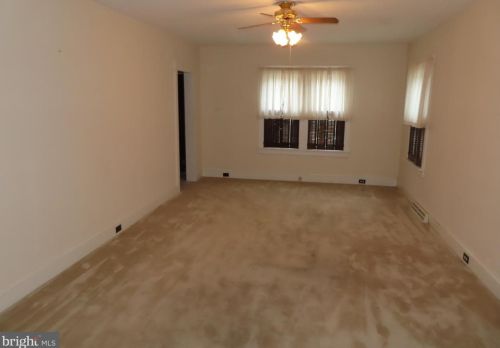 324 Pleasant St, Hanover, PA 17331-2623