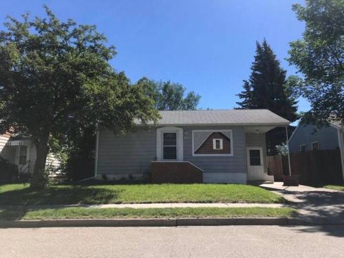 805 Park St, Minot, ND 58701-4551