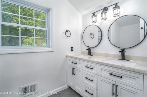 69 Byrnes Ln, Tinton Falls NJ  07724-1507 exterior