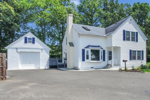 320 Maxwell St, Cliffwood, NJ 07721-1214