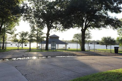 307 Whitecap Dr, Taylor Lake Village TX  77586-5814 exterior