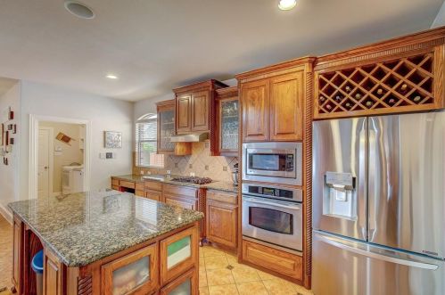 1408 Flowers Dr, Carrollton TX 75007-1470 exterior